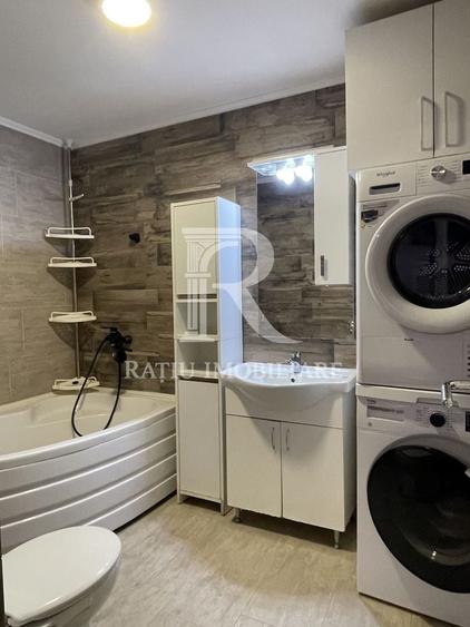 Apartament cu 3 camere semidecomandat, mobilat în Spitalul Județean