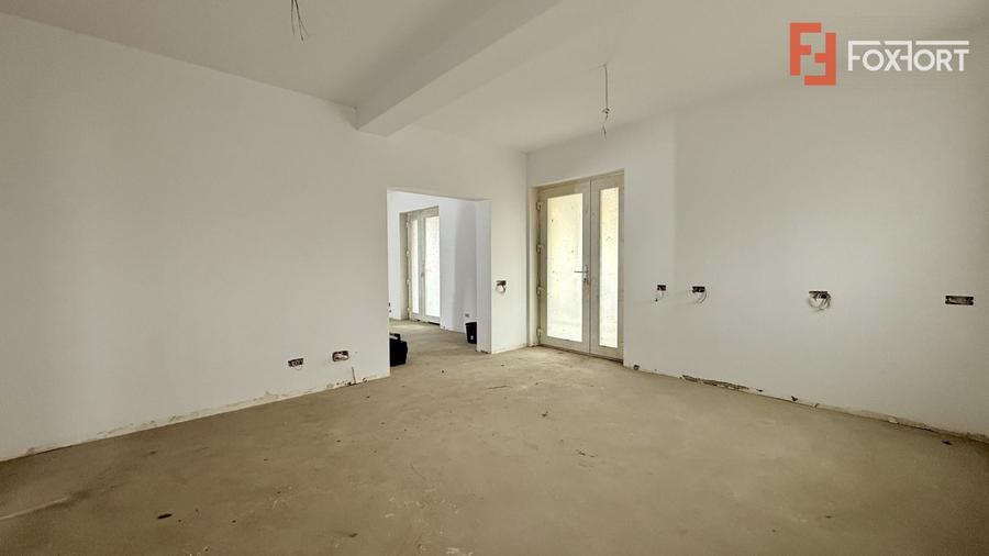 Casă individuală cu 7 camere cu Teren 670 Mp în Moșnița Nouă