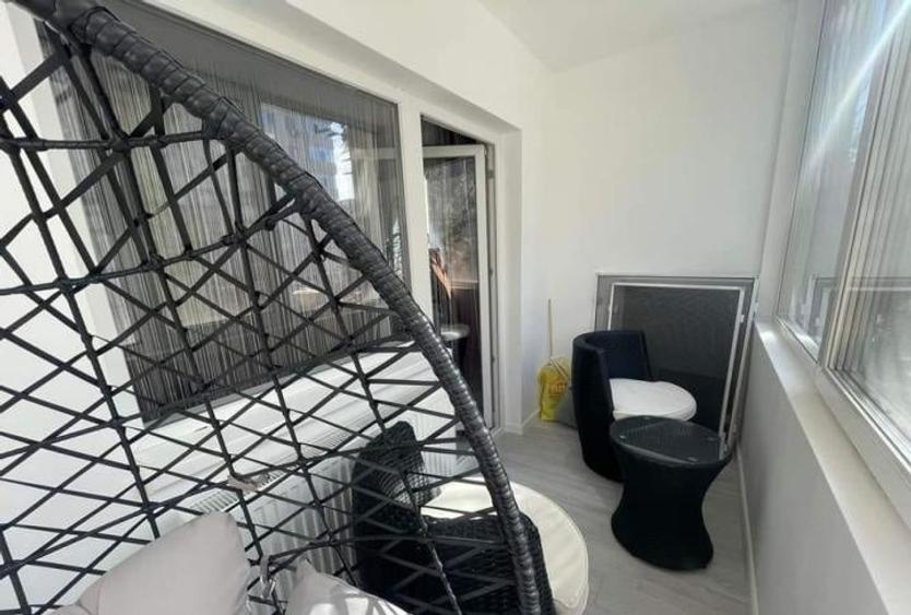 Apartament cu 3 camere decomandat, mobilat în Casa de Cultură