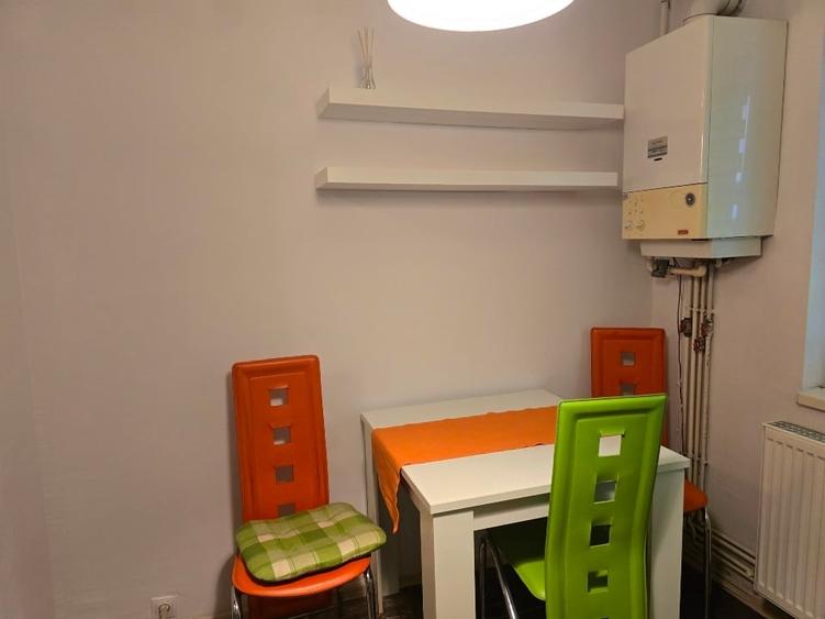 Apartament cu 2 camere decomandat în Lenin