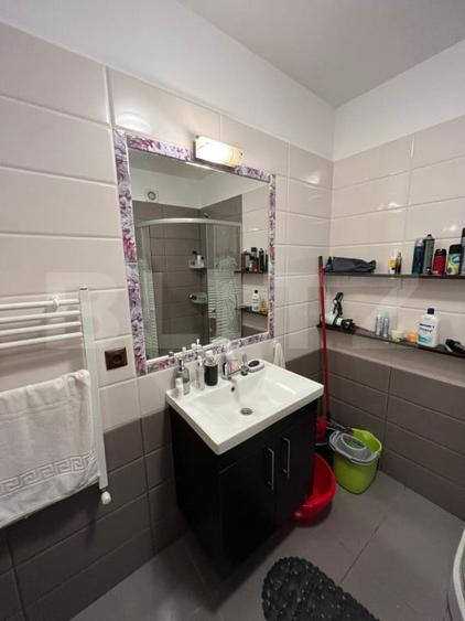 Apartament cu 2 camere semidecomandat, mobilat în Sopor