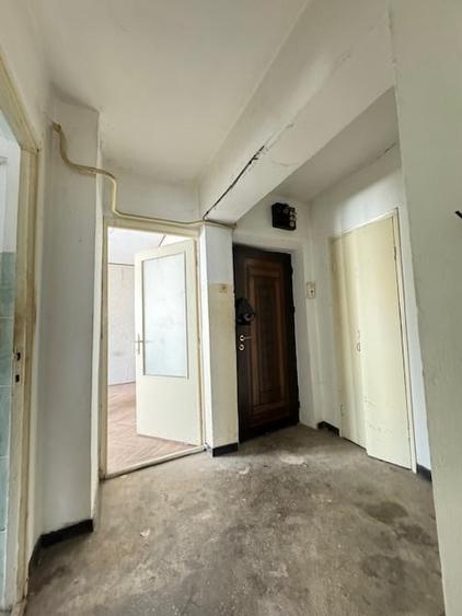 Apartament cu 2 camere semidecomandat, mobilat în Bârlad