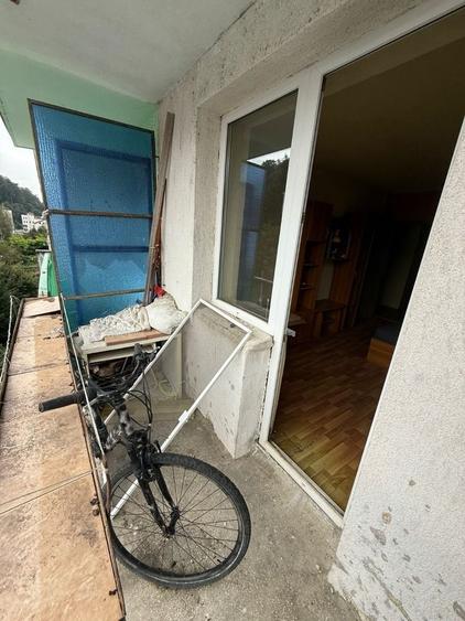 Apartament cu 3 camere semidecomandat în Sud