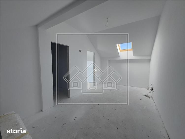 Apartament cu 3 camere în Cristian