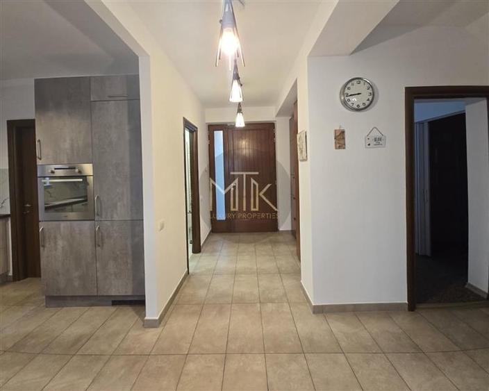 Casă individuală cu 5 camere cu Canalizare în Pipera