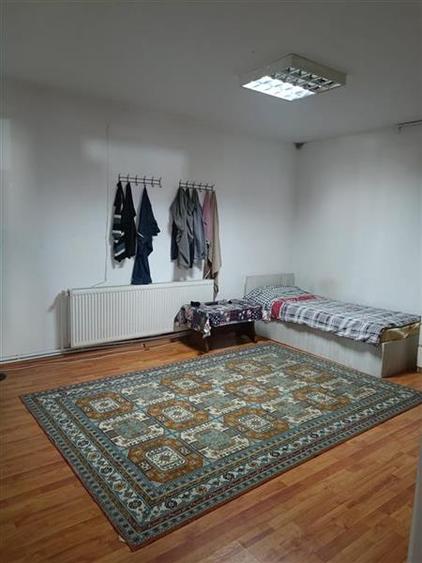 Casă individuală cu 8 camere cu Canalizare în Chitila