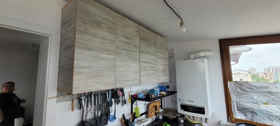 Apartament cu 4 camere decomandat în Drumul Taberei