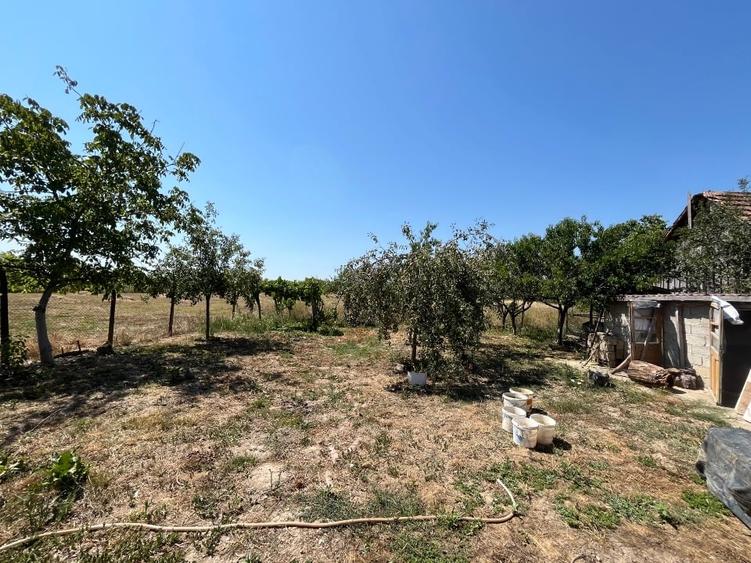 Casă individuală cu 4 camere cu Teren 1439 Mp în Jupani