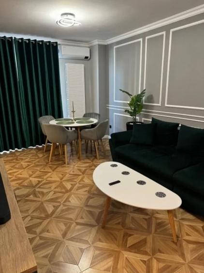 Apartament cu 3 camere semidecomandat, mobilat în Drumul Taberei