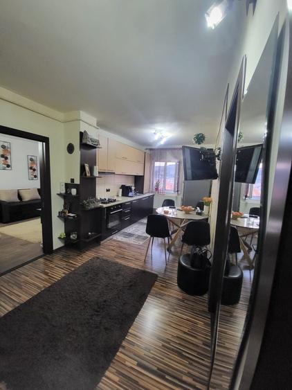 Apartament cu 2 camere decomandat, mobilat în Central