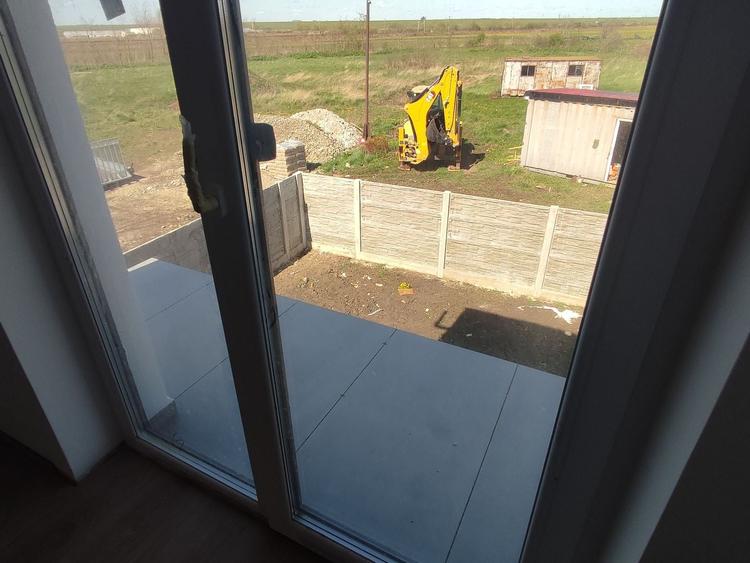 Duplex cu 4 camere cu Canalizare în Sânandrei