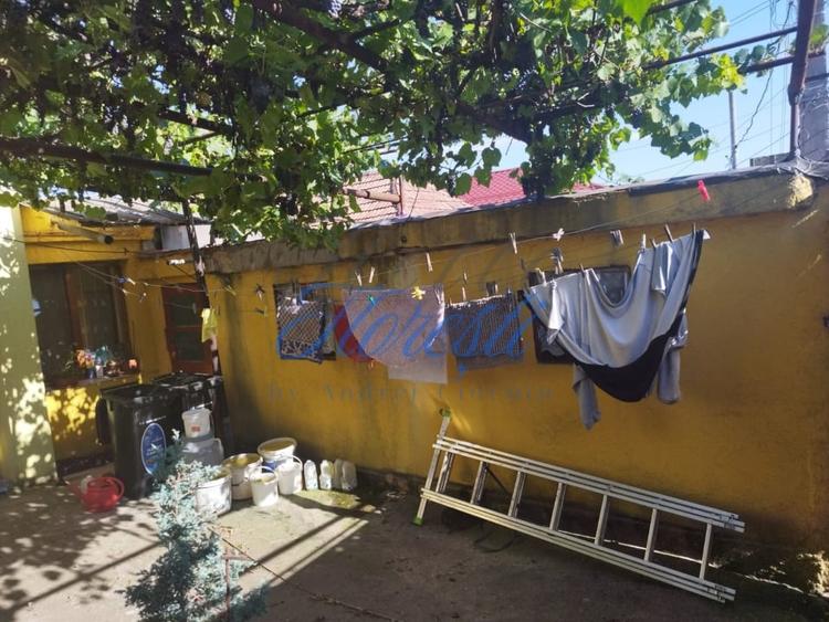 Casă individuală cu 3 camere cu Canalizare în Dâmbul Rotund