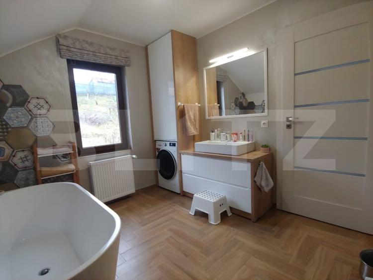 Casă individuală cu 5 camere cu Canalizare în Sângeorgiu de Mureș