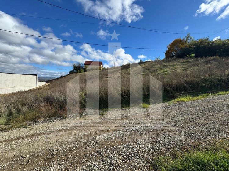 Teren Construcții intravilan de 2100 mp, în Micești