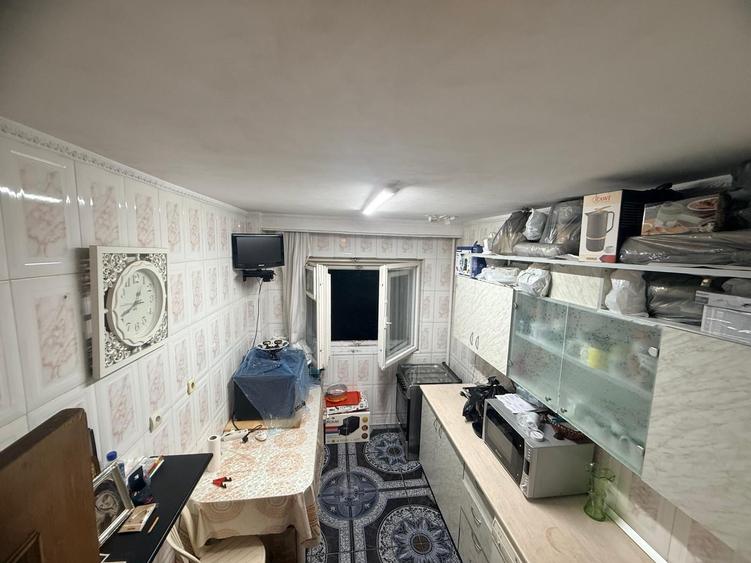 Apartament cu 3 camere semidecomandat, mobilat în Lacul Tei