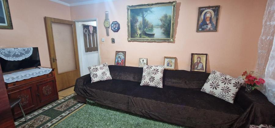 Apartament cu 3 camere semidecomandat în Km 4-5