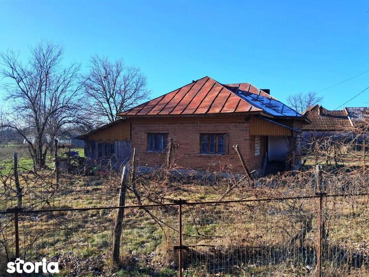 Casă cu 3 camere cu Canalizare în Polovragi