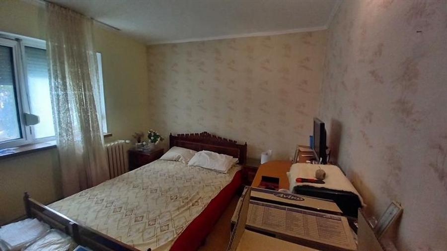 Apartament cu 2 camere semidecomandat, mobilat în Rovine