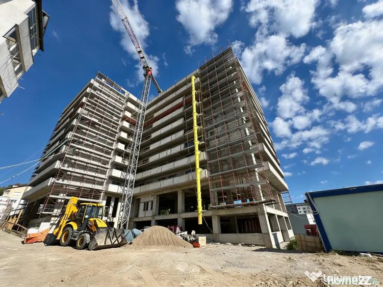Apartament cu 3 camere semidecomandat în Nicolina