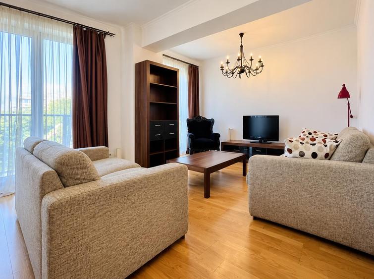 Apartament cu 3 camere semidecomandat în Kiseleff