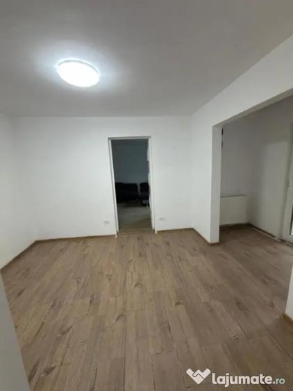 Casă cu 3 camere cu Teren 300 Mp în Delfinariu
