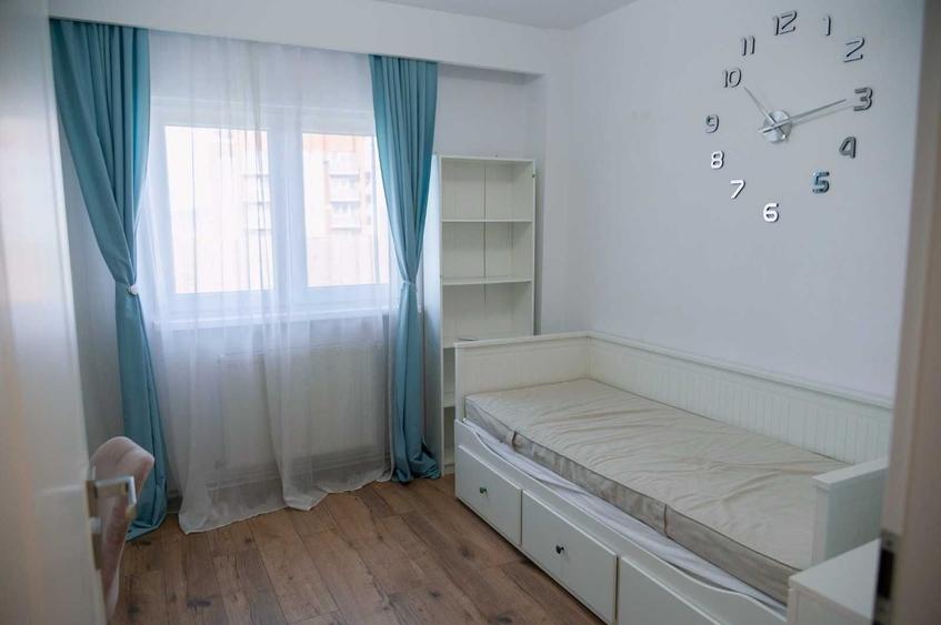 Apartament cu 3 camere decomandat în Exterior Vest