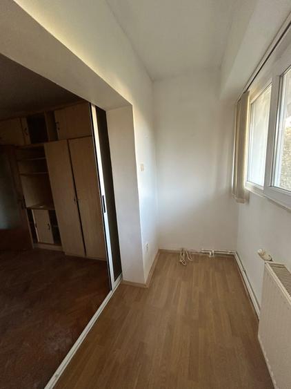Apartament cu 3 camere decomandat în Călărași