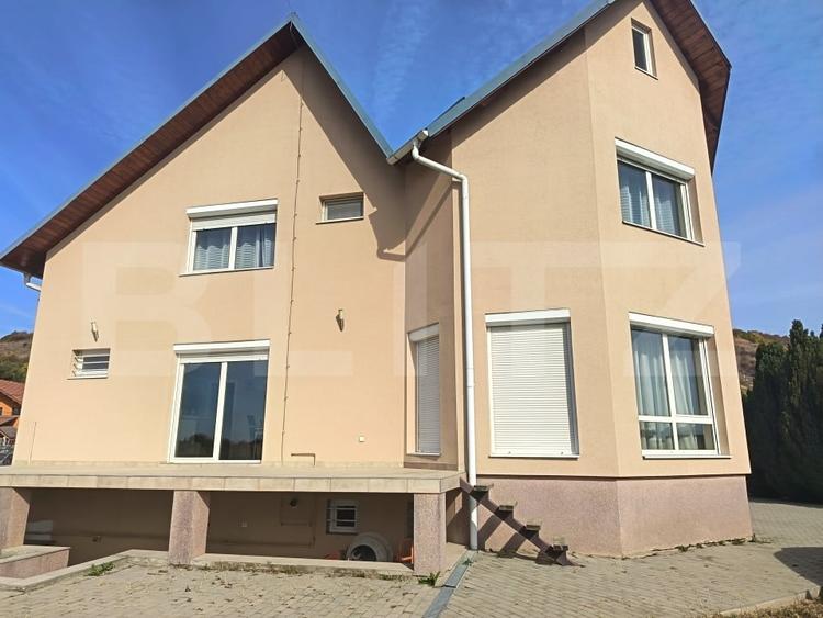Casă individuală cu 4 camere cu Canalizare în Exterior Est