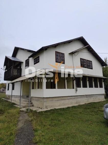 Casă cu 6 camere cu Teren 11250 Mp în Ștubeiu