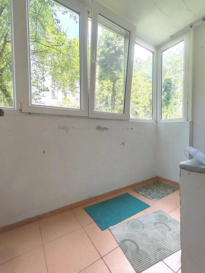 Apartament cu 2 camere semidecomandat în Craiovei