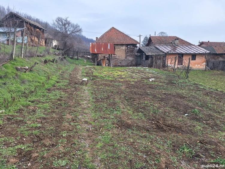 Casă cu 4 camere cu Teren 200 Mp în Central