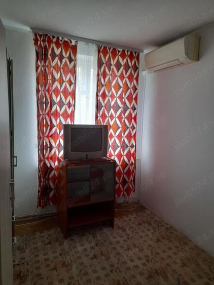 Apartament cu 3 camere semidecomandat în Sud