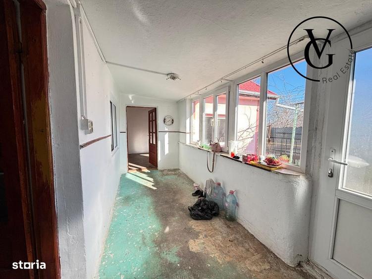 Casă cu 3 camere semidecomandat cu Teren 387 Mp în Lumina