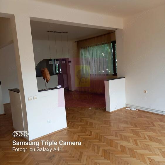 Apartament cu 5 camere semidecomandat în Unirii