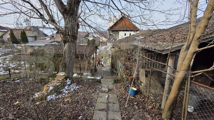 Casă individuală cu 4 camere cu Canalizare în Central