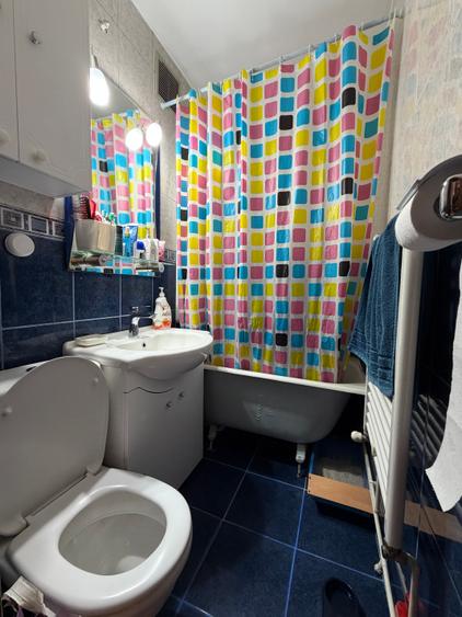 Apartament cu 3 camere semidecomandat în Florilor