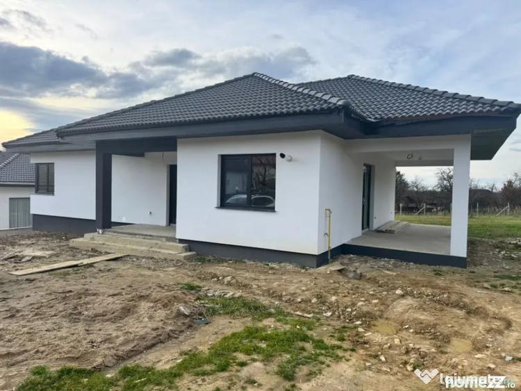 Casă cu 4 camere cu Teren 694 Mp în Satu Nou de Jos