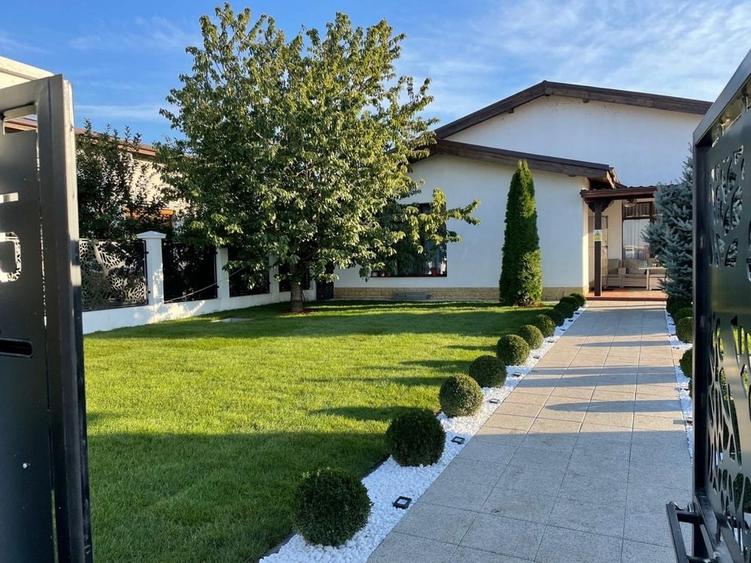 Casă cu 4 camere în Exterior Vest