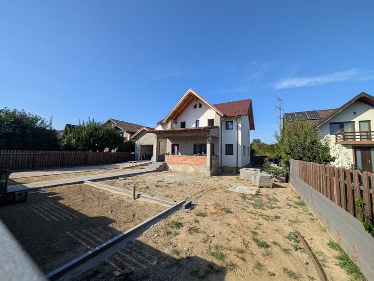 Casă individuală cu 4 camere cu Teren 500 Mp în Gherăiești