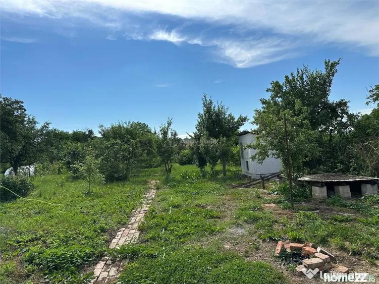 Casă cu 3 camere cu Teren 1438 Mp în Central