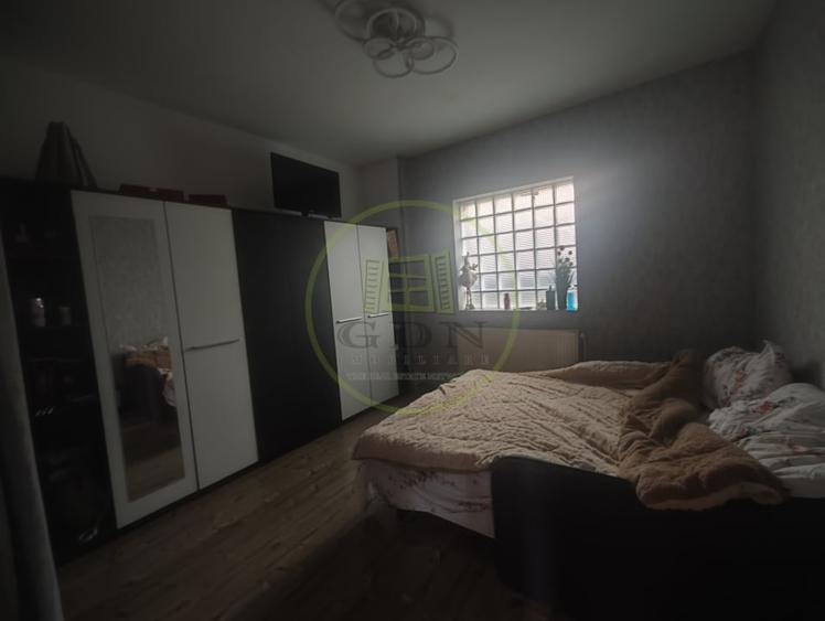 Casă individuală cu 6 camere cu Canalizare în Bariera Vâlcii