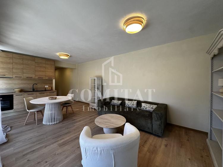 Apartament cu 3 camere semidecomandat în Borhanci