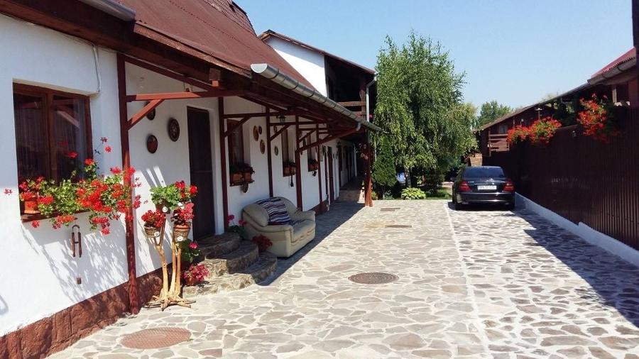 Casă cu 4 camere în Băile 1 Mai