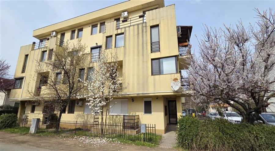 Apartament cu 3 camere decomandat în Crișan