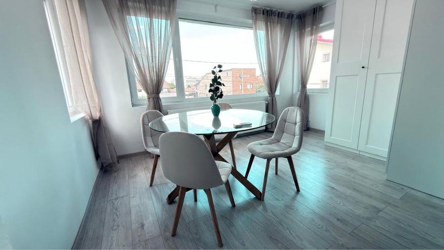 Apartament cu 3 camere decomandat în Central