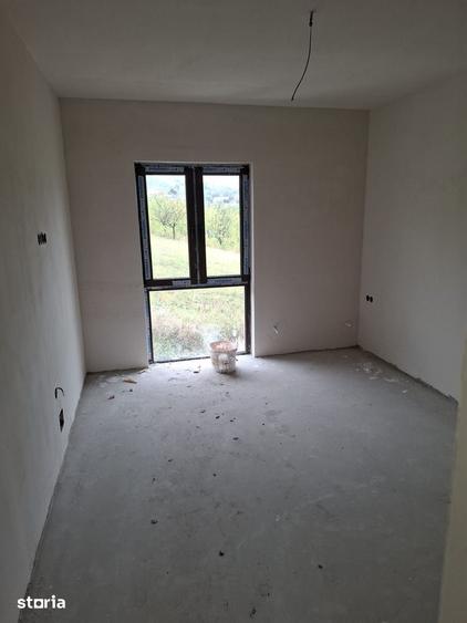 Casă cu 4 camere cu Teren 240 Mp în Central