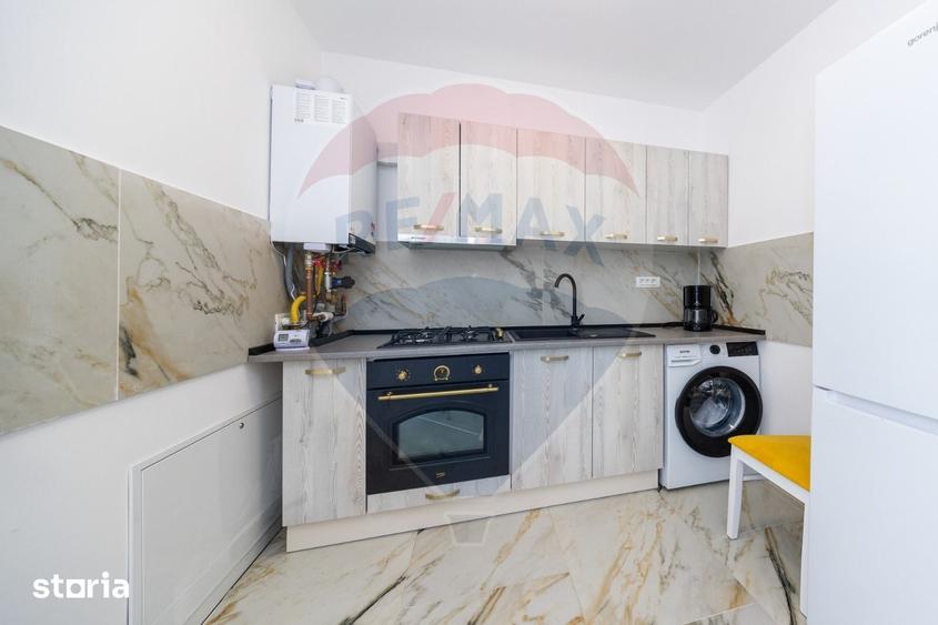 Casă cu 9 camere cu Teren 501 Mp în Astra