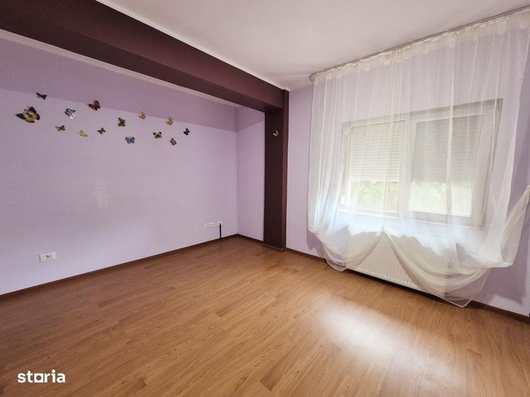 Apartament cu 4 camere decomandat în Calea Romanului