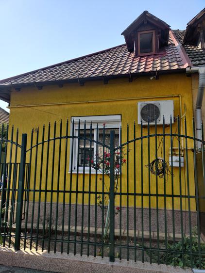 Casă individuală cu 7 camere cu Canalizare în Vatra Luminoasă