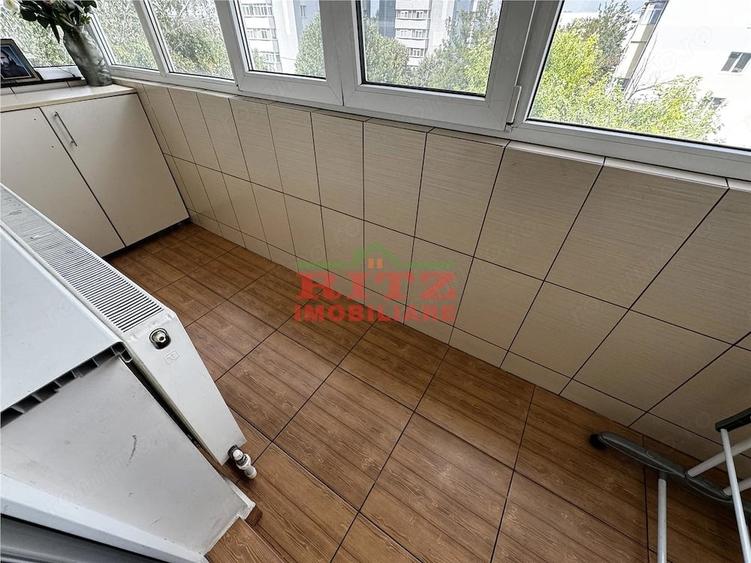 Apartament cu 3 camere semidecomandat în Crișan